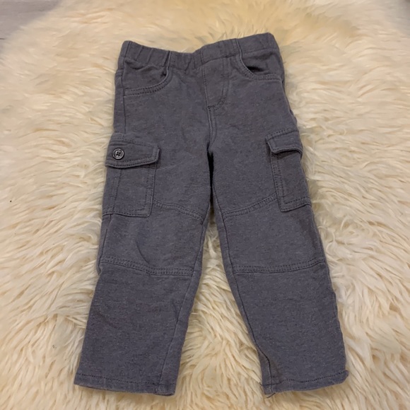 Name It White T-Shirt and Koala Kids Gray Cargo Sweatpants in size 12-18M - Picture 6 of 9
